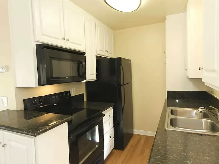Azure Glendale — Photo 11