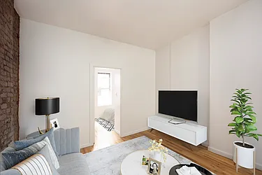 Rented by R New York