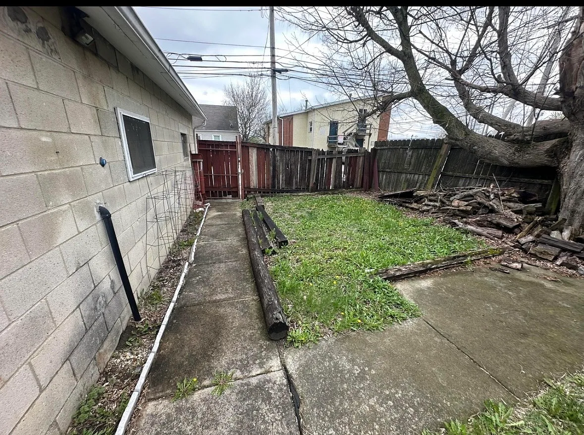 Building Photo - 892 Ruby Ave