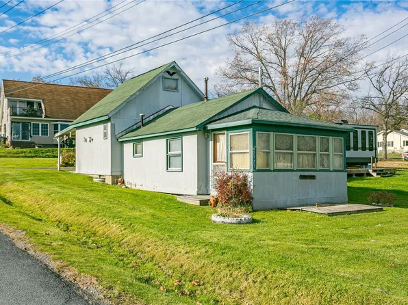 9575 Lakeshore Dr, Hammondsport, NY 14840