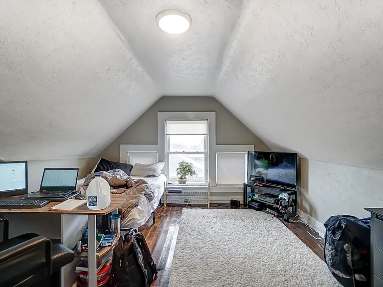 350 Volkert Ave — Photo 12
