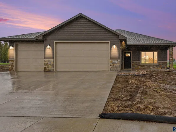 1511 Buffalo Ridge Dr, Luverne, MN 56156