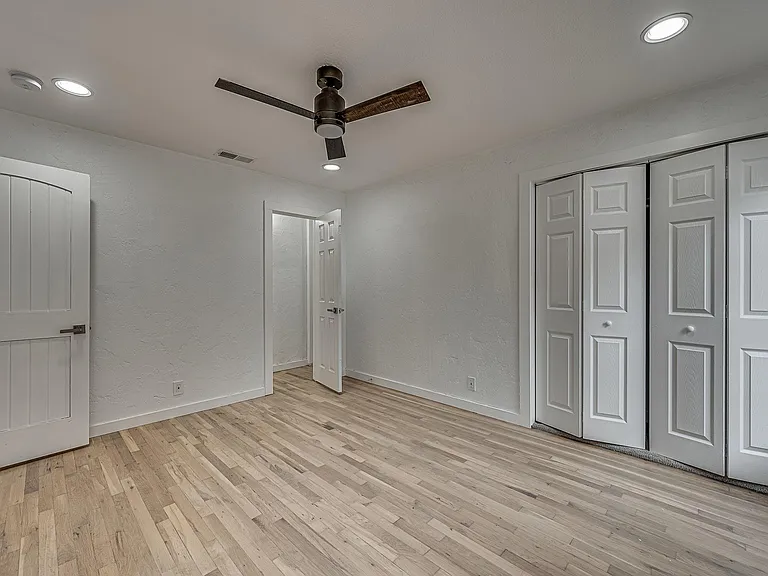4728 Houghton Ave — Photo 15