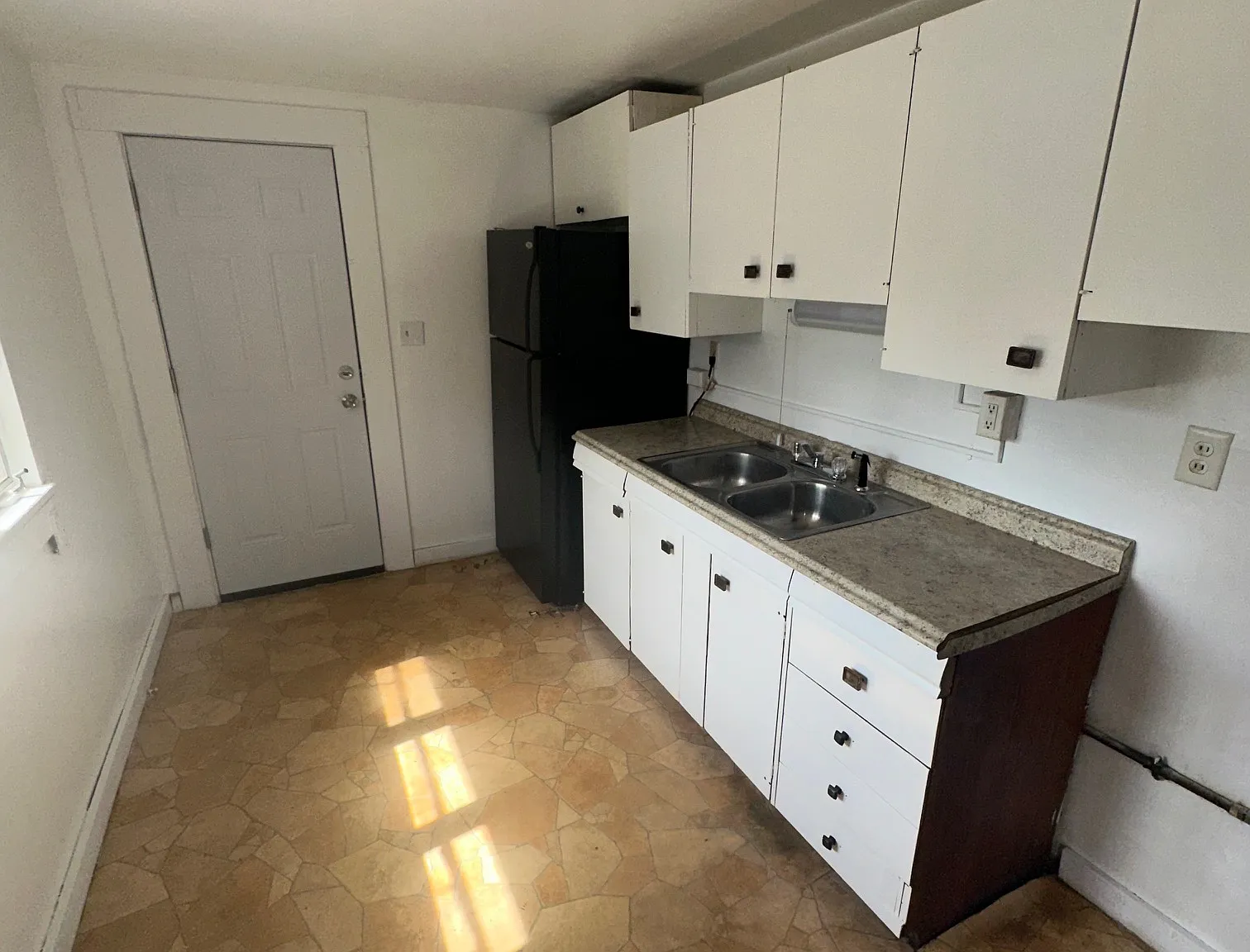 12 Lincoln Avenue - 2nd Floor Left — Photo 2