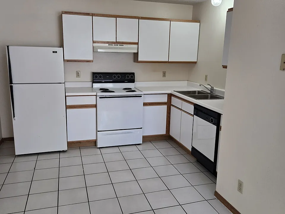 Kitchen with all appliances