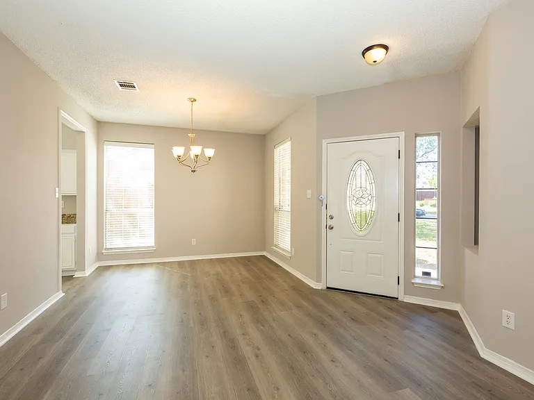 6718 Scarlet Dr — Photo 3