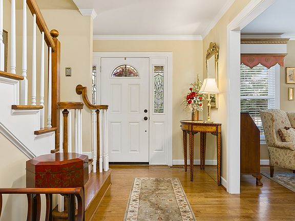5th image of 105 Barrington Ct