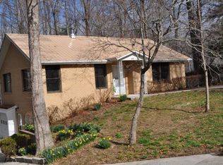 446 Loop Rd, Hendersonville, NC 28792