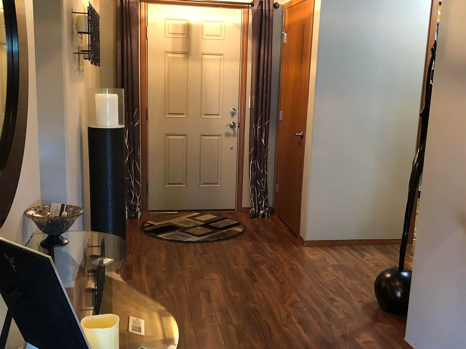 3 bed, 3.0 bath, 1704 sqft, $2,400 — Photo 3