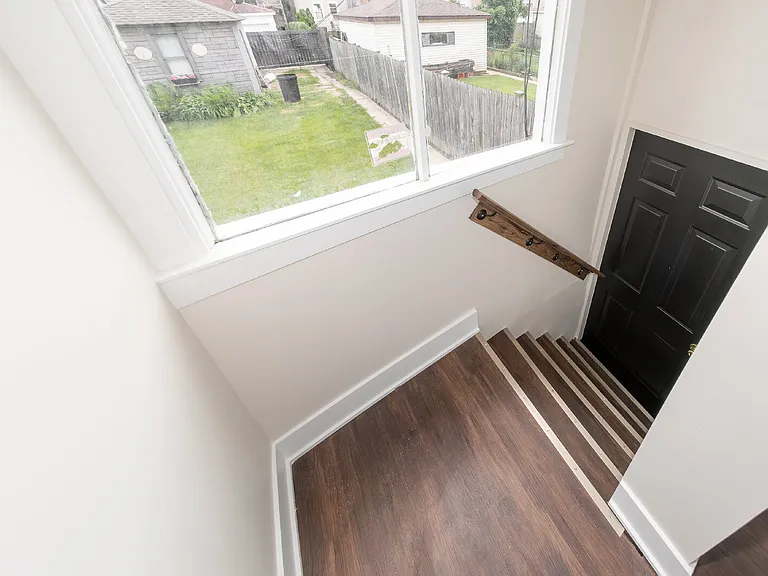 3233 W Berteau Ave — Photo 13