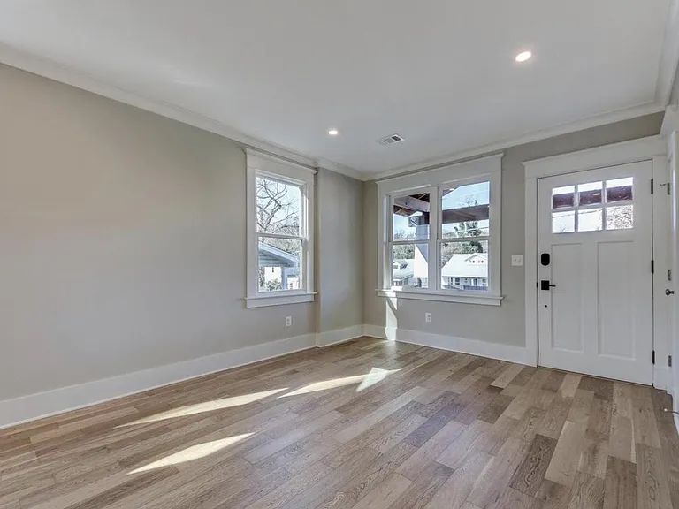 1435 Jackson St NE — Photo 4