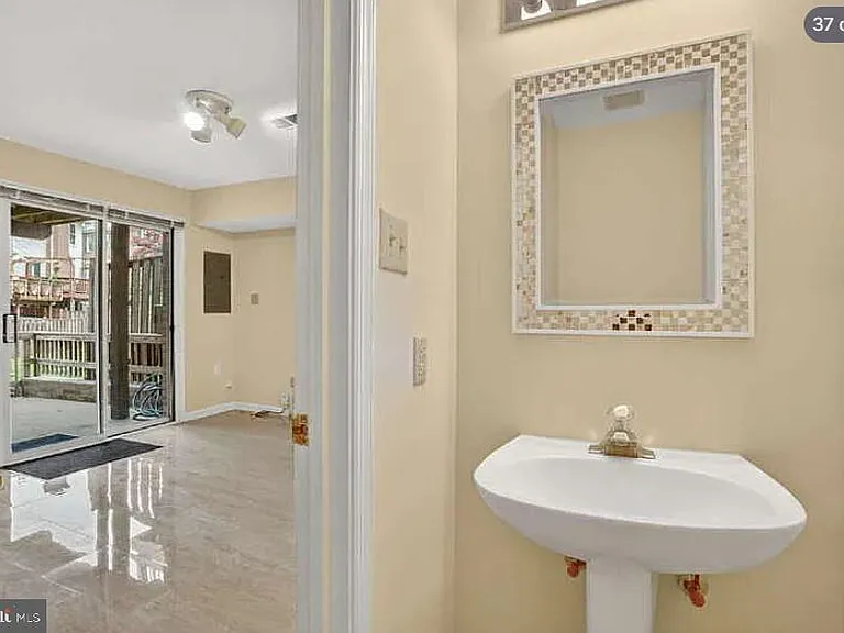7427 Salford Ct — Photo 37