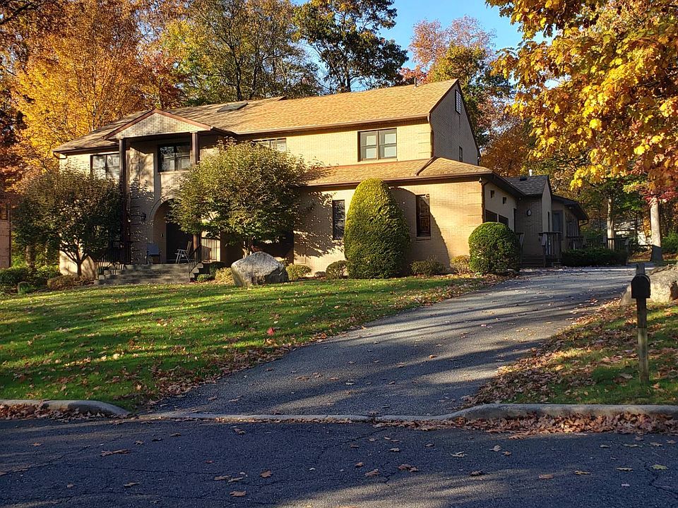 2nd image of 14 Wallenberg Cir