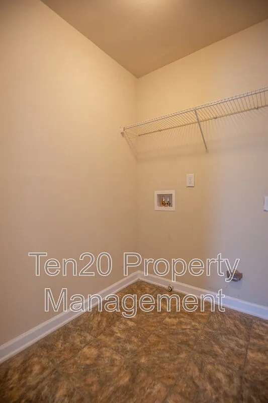 4 bed, 3.0 bath, 2668 sqft, $2,100 — Photo 4