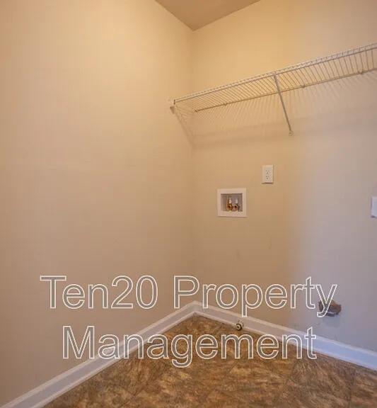 24 Sword St — Photo 4