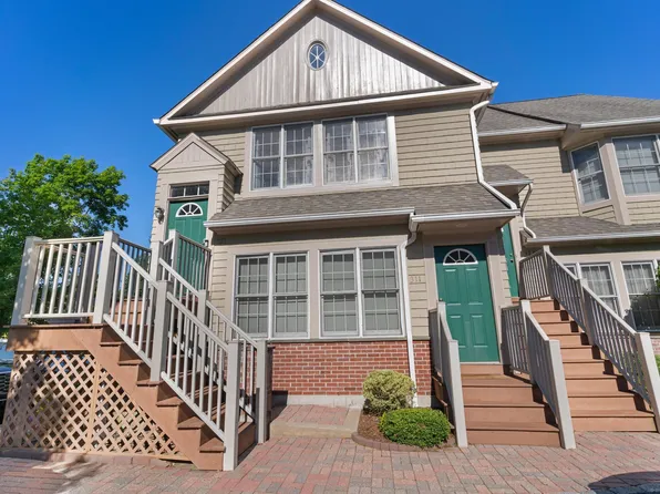 81 Locust Avenue APT 321, New Canaan, CT 06840