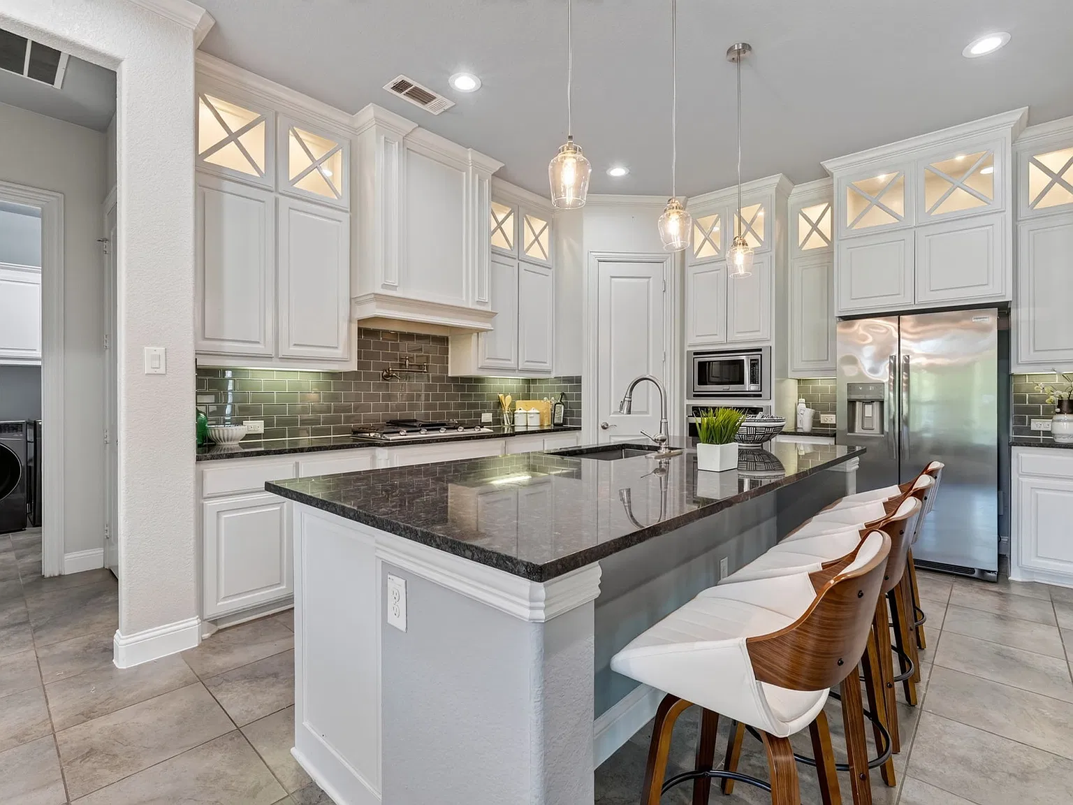 4 bed, 3.5 bath, 3159 sqft, $3,799 — Photo 4