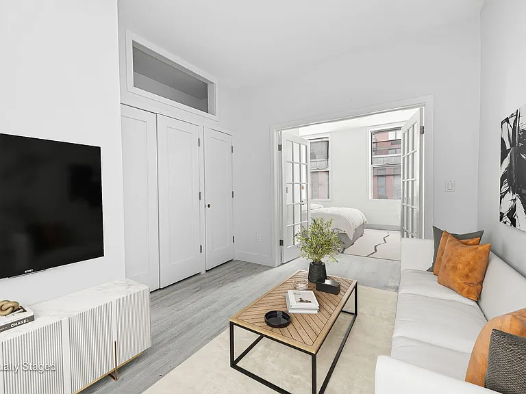 25 E 7th St #9 — Photo 1