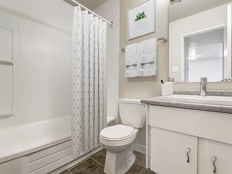81 Avenue NW — Photo 5