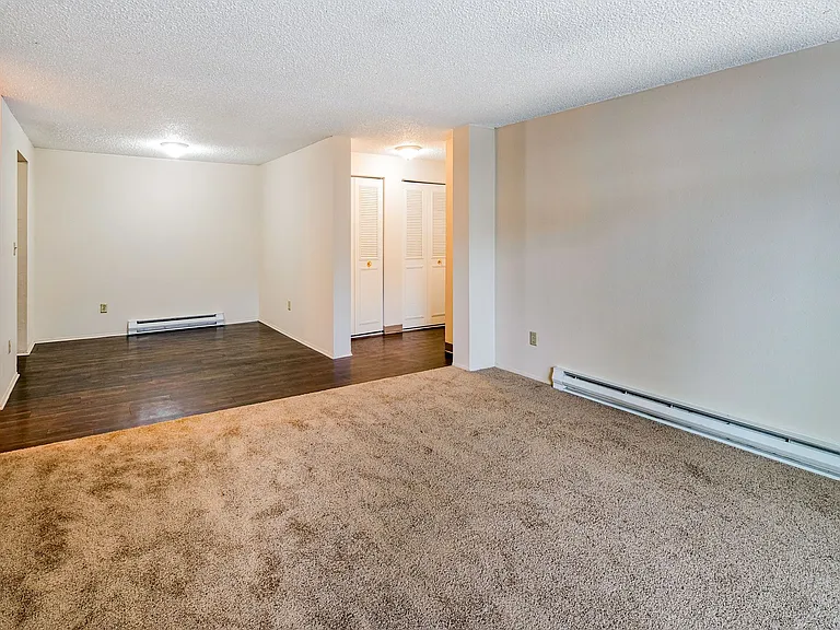 Parklane Apartments — Photo 27