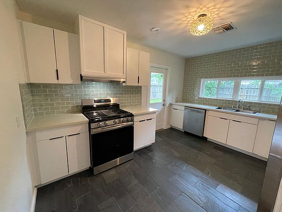 5th image of 4410 Nina Lee Ln