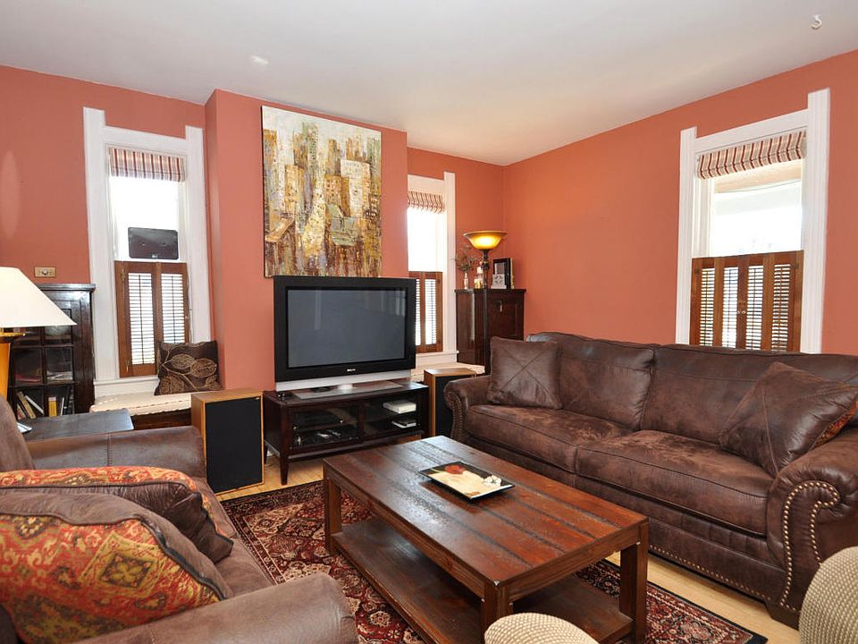 1st image of 822 Arcadian Ave