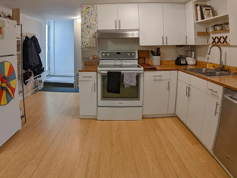 110 W Boston St — Photo 6