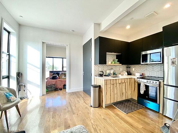 2nd image of 370 Evergreen Ave Penthouse H1