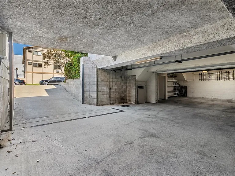 200 E Windsor Rd #1 — Photo 33