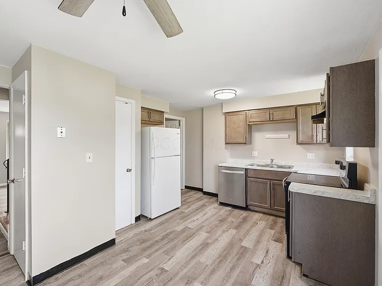 1759 Lonsdale Rd #B — Photo 8