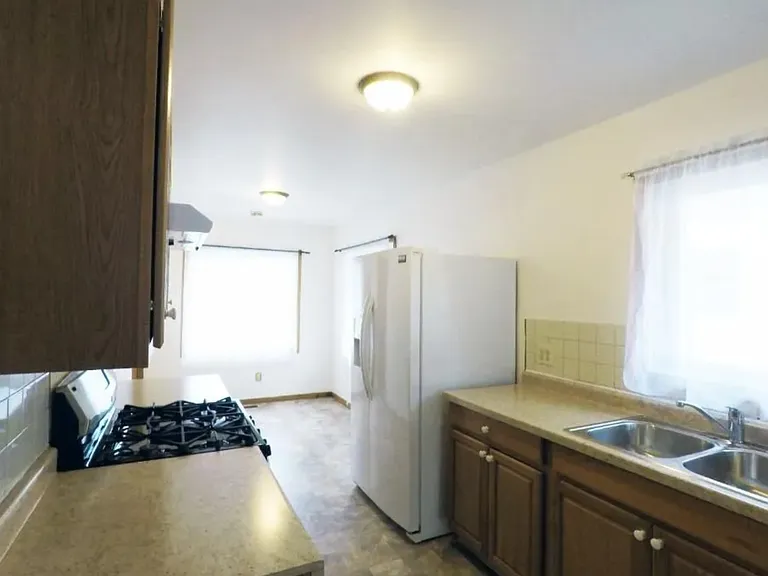 3526 Newton Ave N — Photo 3
