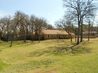 17 Spring Oaks Rd, Burleson, TX 76028
