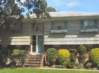 540 Hicksville Rd, Massapequa, NY 11758