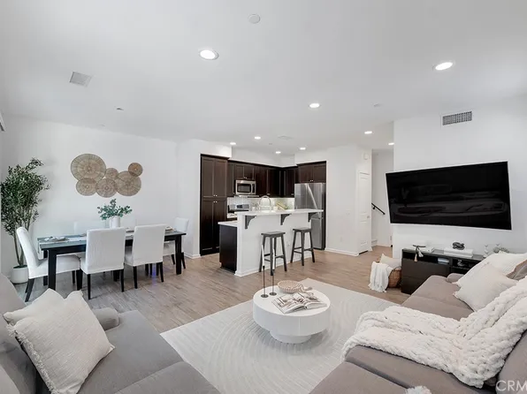 14902 W Navarre Way, Sylmar, CA 91342
