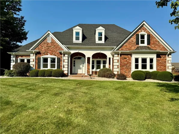 4605 Manor Dr, Saint Joseph, MO 64506