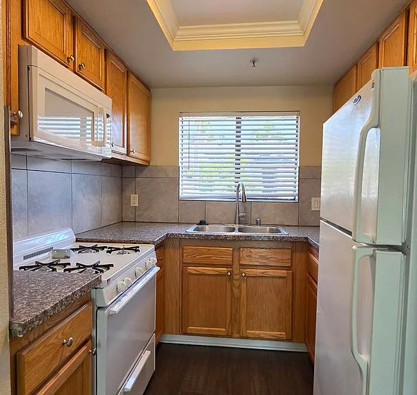 Sierra Crossing Apartments — Photo 13