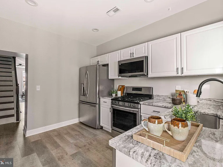 829 W Barre St — Photo 11