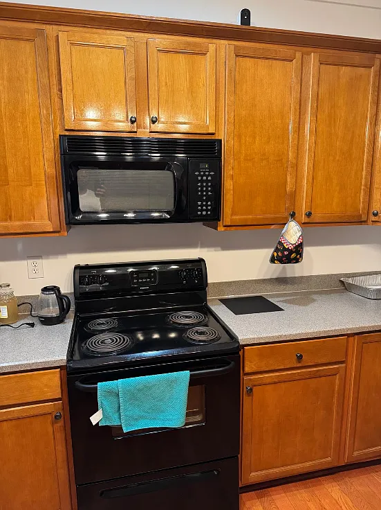 3 bed, 6263 sqft, $550 — Photo 3