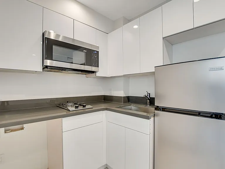 946 S Ridgeley Dr #103 — Photo 6