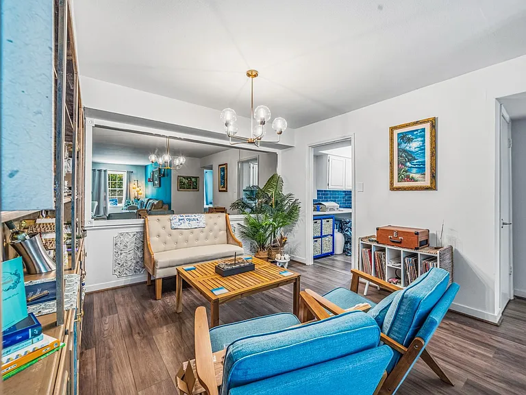 359 N Post Oak Ln #219 — Photo 8