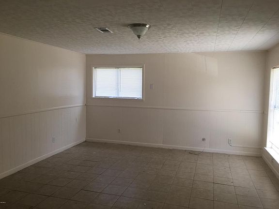 5th image of 2408 Oxford Dr