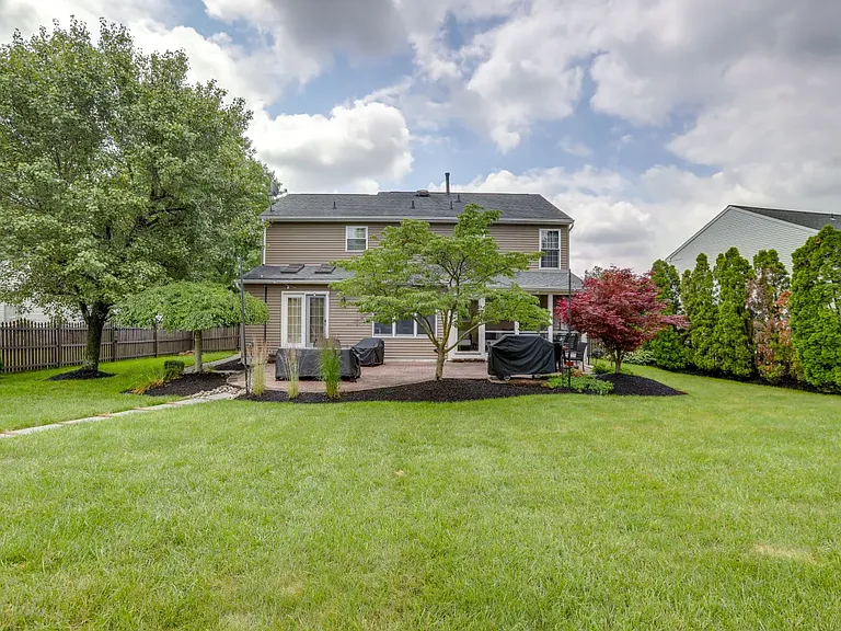 151 Rambling Rd — Photo 38