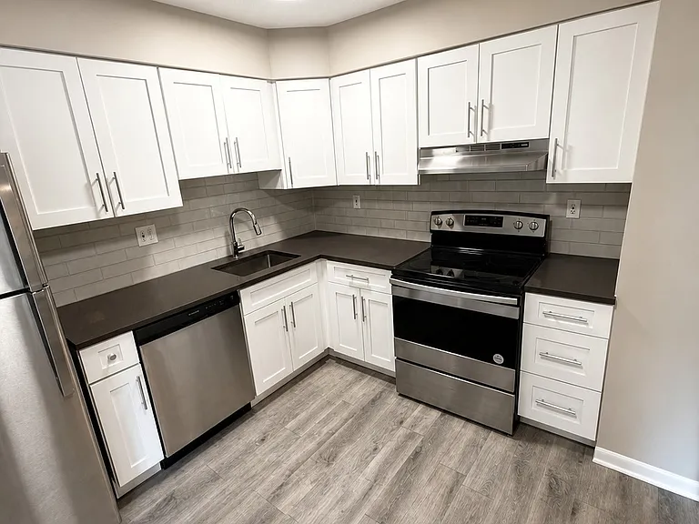 75C17 Avonwood Rd #C17 — Photo 8