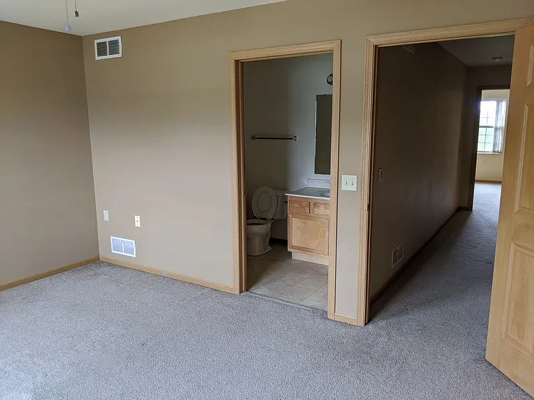 5733 Lexington St — Photo 17