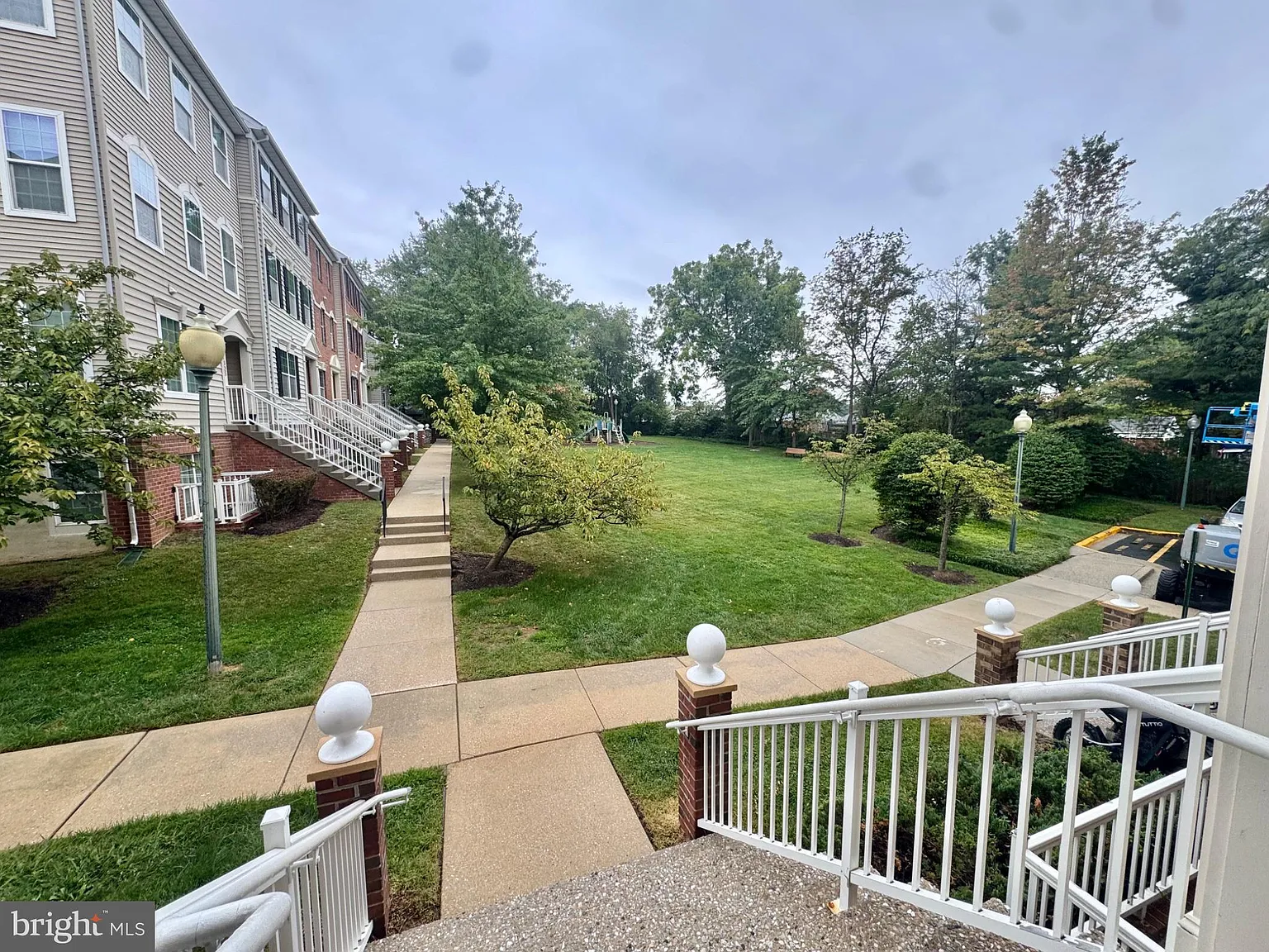 2 bed, 2.0 bath, 1120 sqft, $2,300 — Photo 2