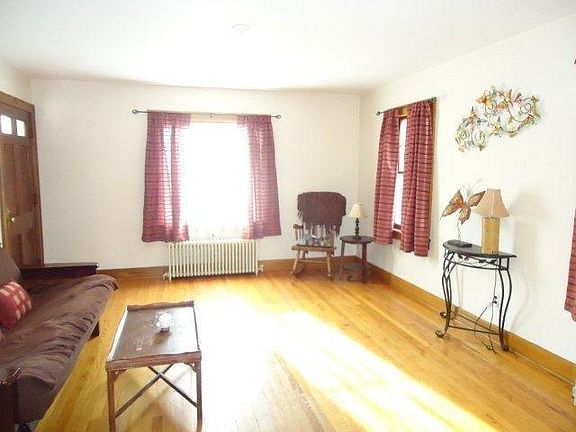 3rd image of 307 Oak St