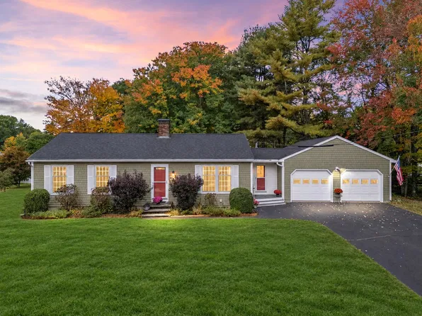 29 Ivanhoe Drive, Topsham, ME 04086