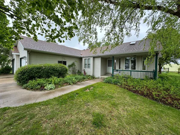 112 Sprie Ct SE, Pine Island, MN 55963