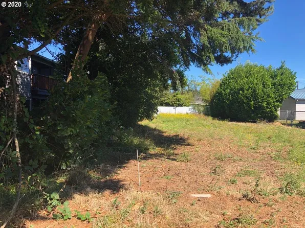 804 4th St, Tillamook, OR 97141