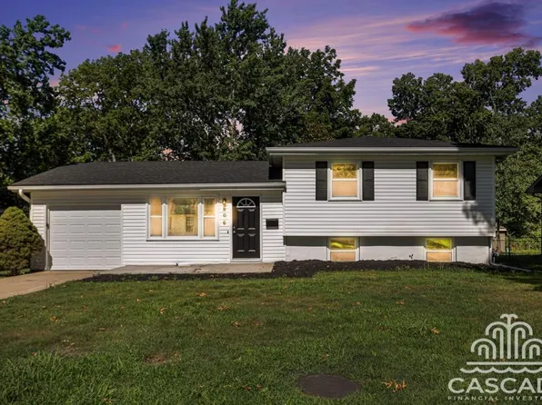 806 SW Lea Dr, Lees Summit, MO 64081
